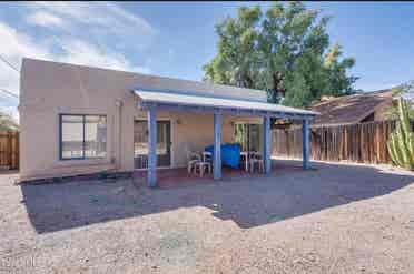 UofA campus Roommates needed!