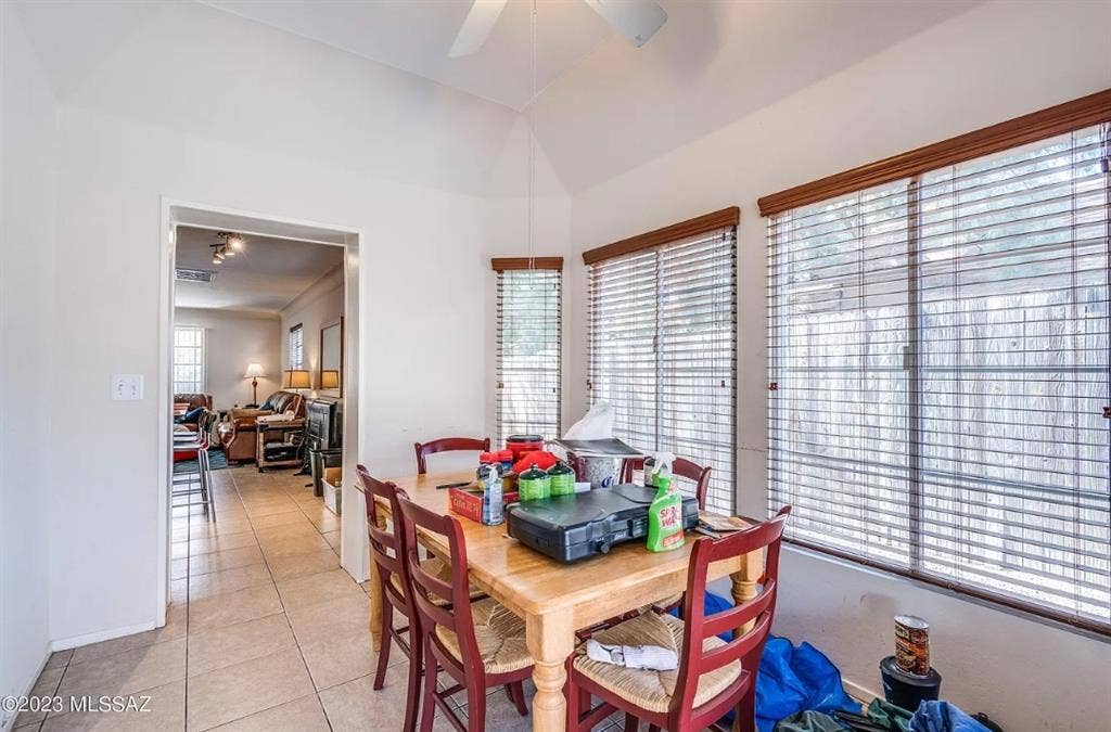 UofA campus Roommates needed!