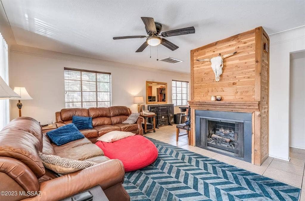 UofA campus Roommates needed!