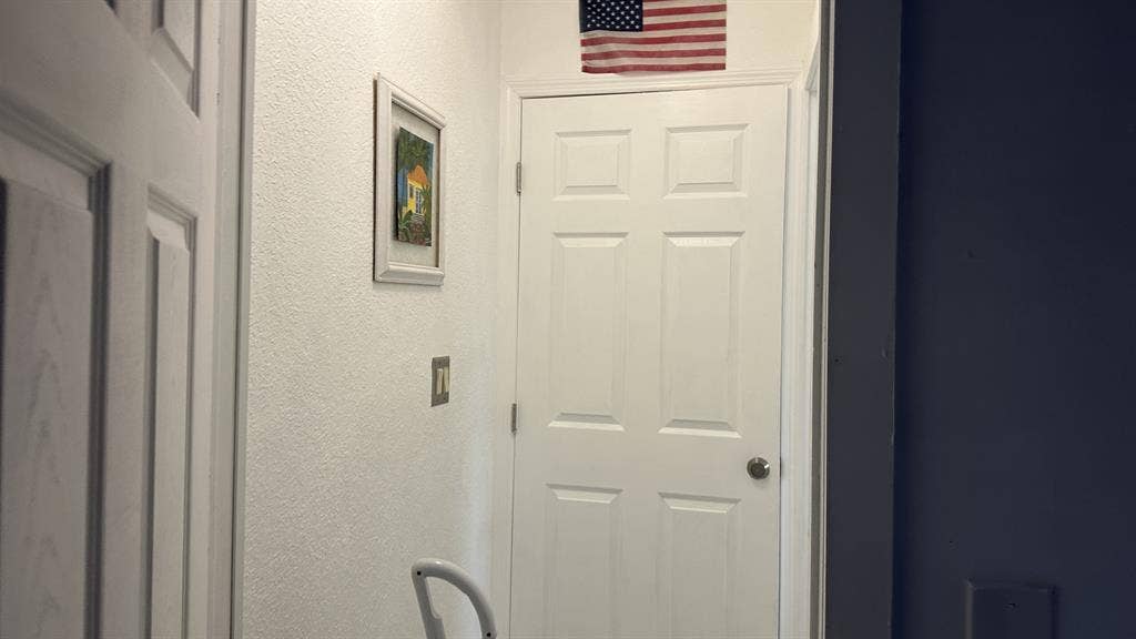 Furnished Room w own Bathroom