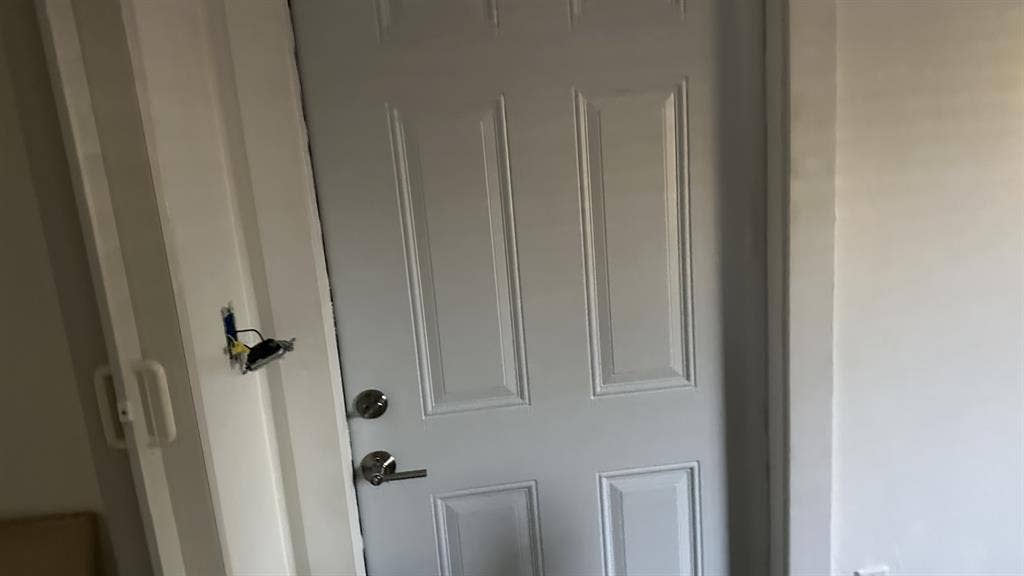 Furnished Room w own Bathroom