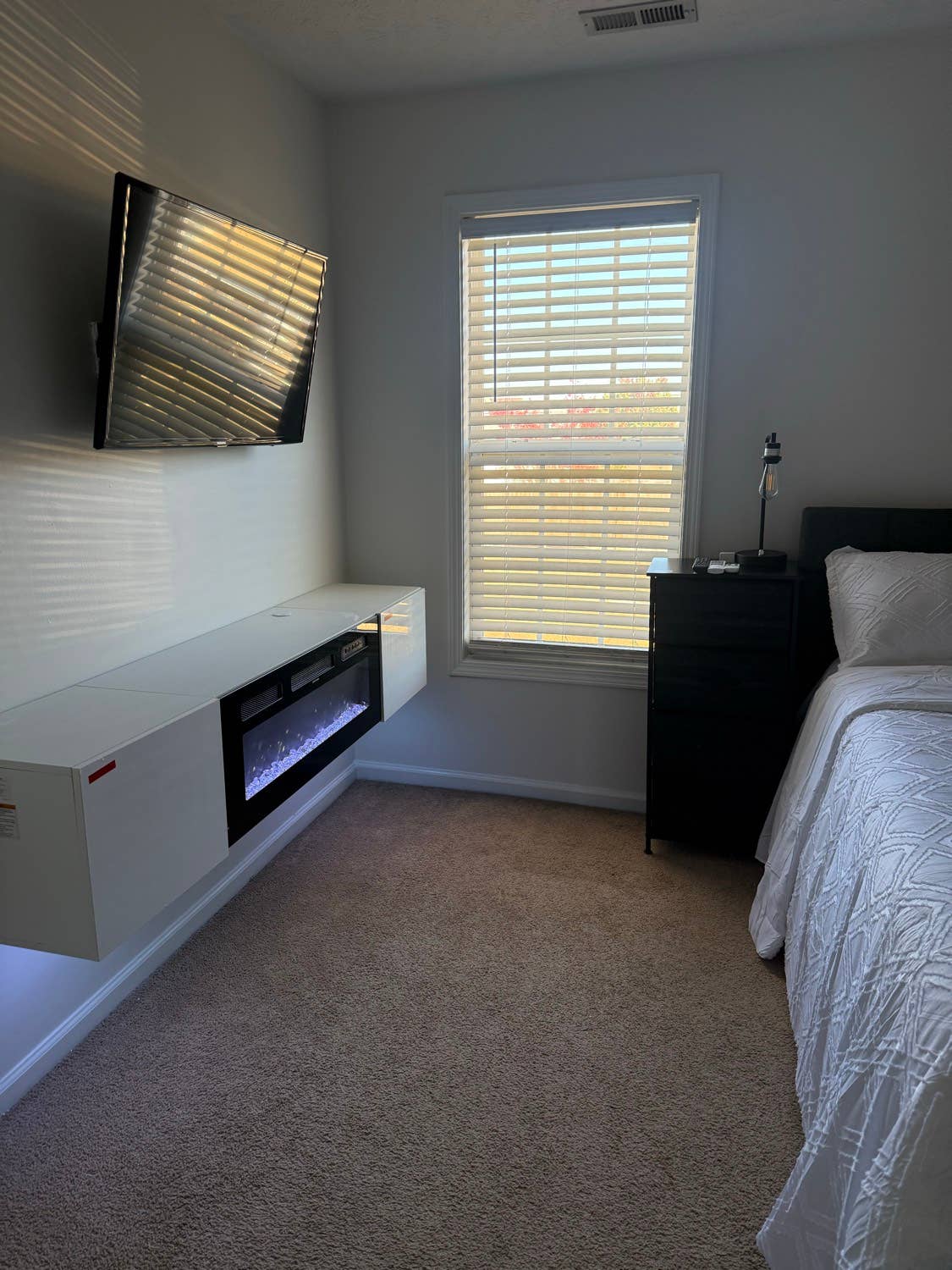 Private Bedroom In Beautiful Home
