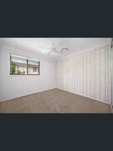 Room available in blacktown.