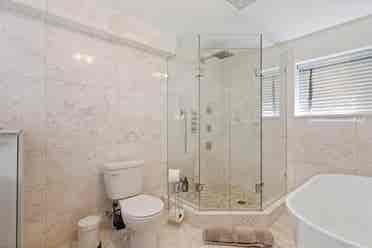 Ground level suite  bath
