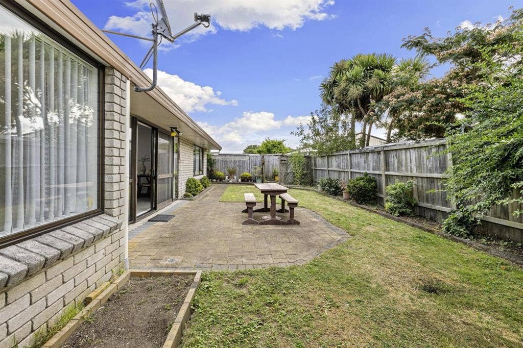 2 Bedrooms For Rent