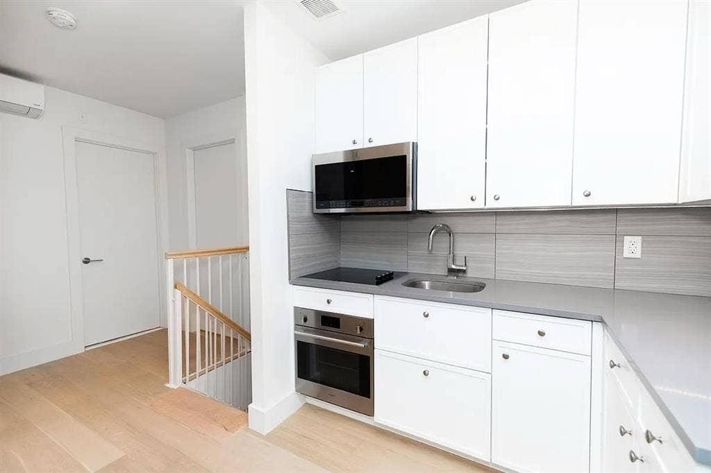 West Village Room Duplex With Patio