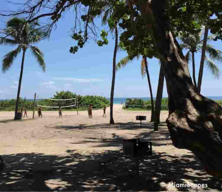 Sunny bedroom-3 min walk to beach
