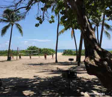 Sunny bedroom-3 min walk to beach