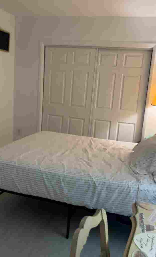 Sunny bedroom-3 min walk to beach