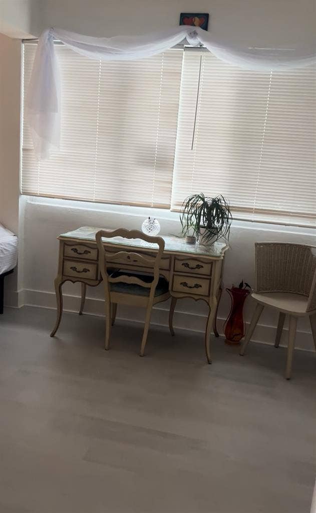 Sunny bedroom-3 min walk to beach