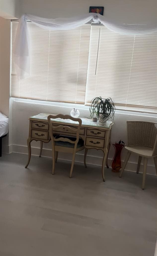 Sunny bedroom-3 min walk to beach