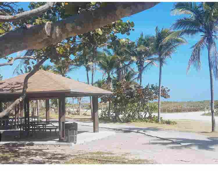 Sunny bedroom-3 min walk to beach