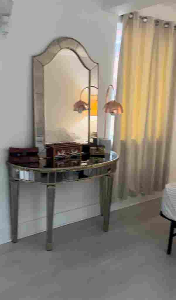 Sunny bedroom-3 min walk to beach