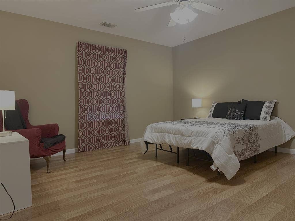 Master Suite w/Private Bath