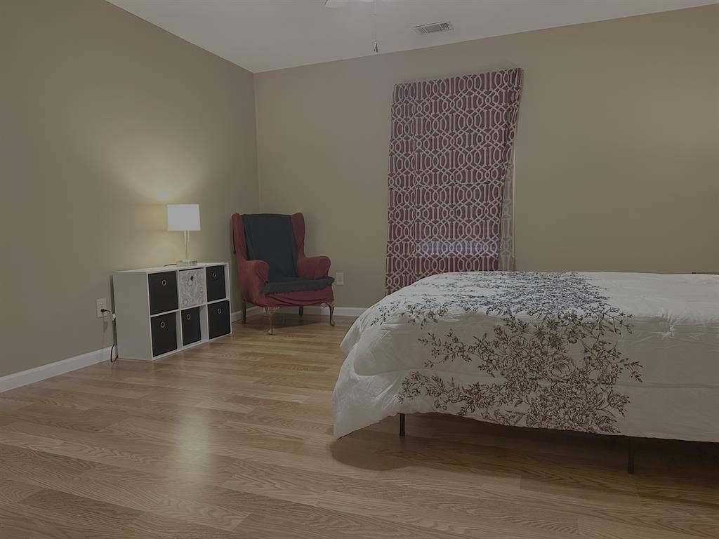 Master Suite w/Private Bath