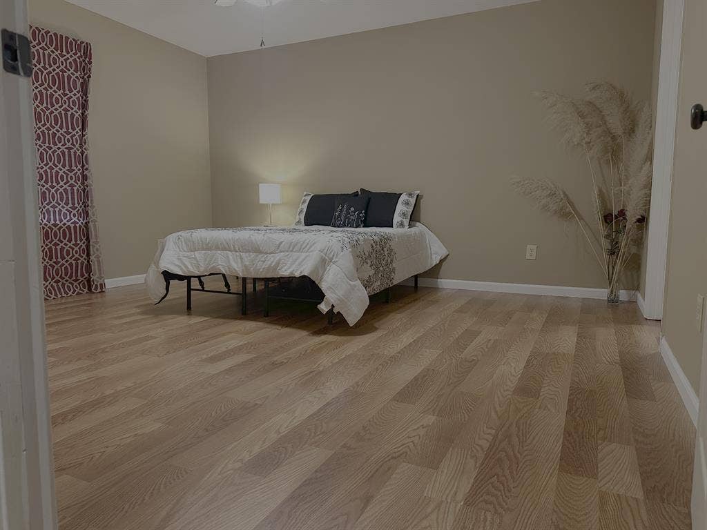 Master Suite w/Private Bath