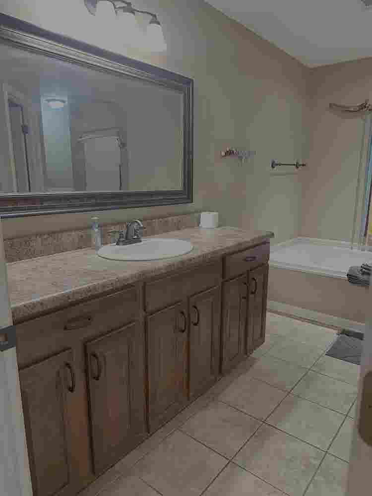 Master Suite w/Private Bath