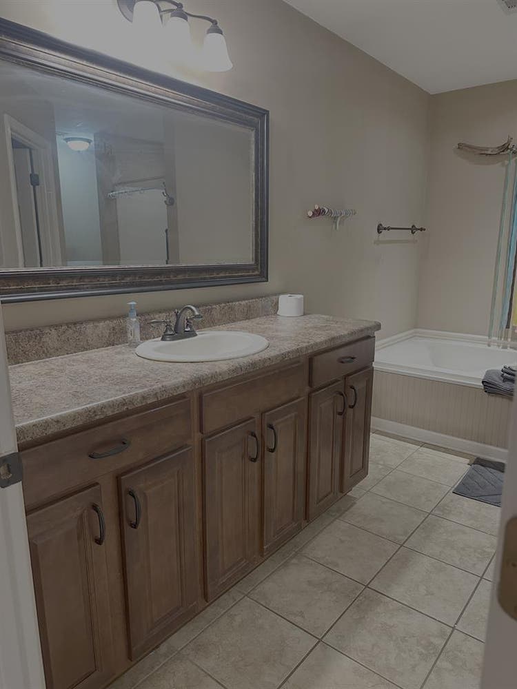 Master Suite w/Private Bath