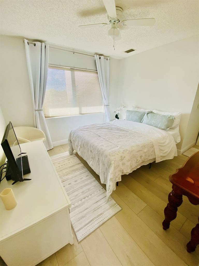 Room with End-Suite Bathroom