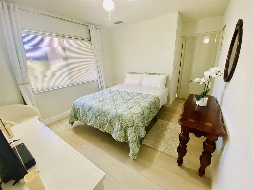 Room with End-Suite Bathroom