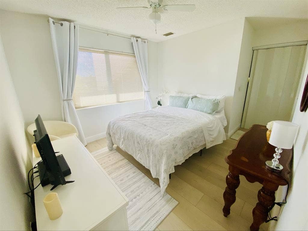 Room with End-Suite Bathroom