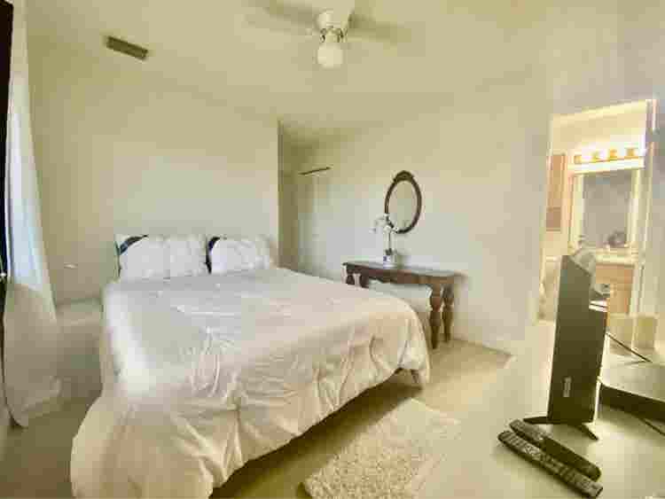Room with End-Suite Bathroom