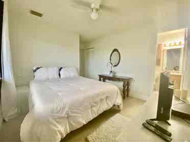 Room with End-Suite Bathroom