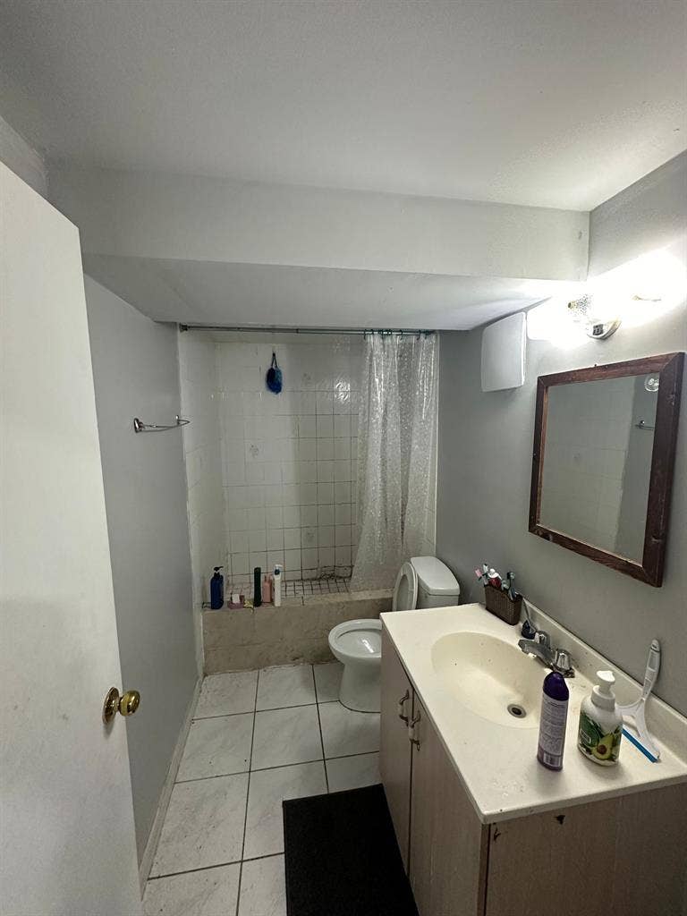 Sharing room near humber westwood