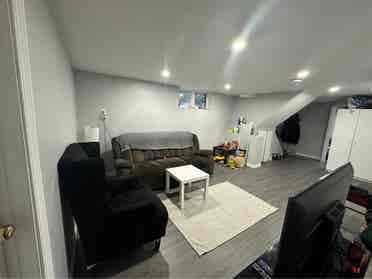 Sharing room near humber westwood