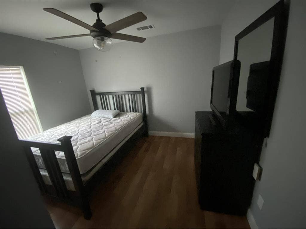 Room for rent near downtown