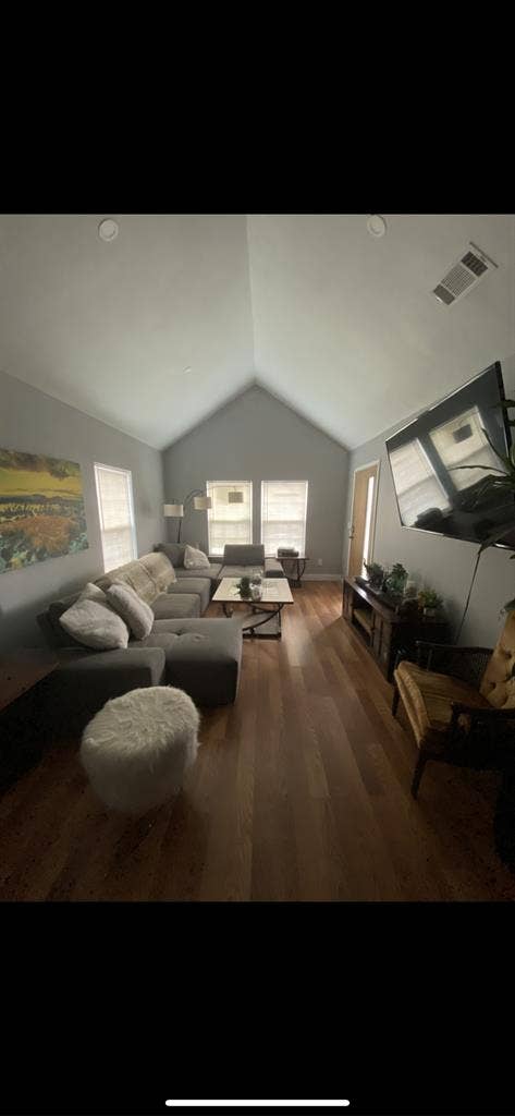 Room for rent near downtown