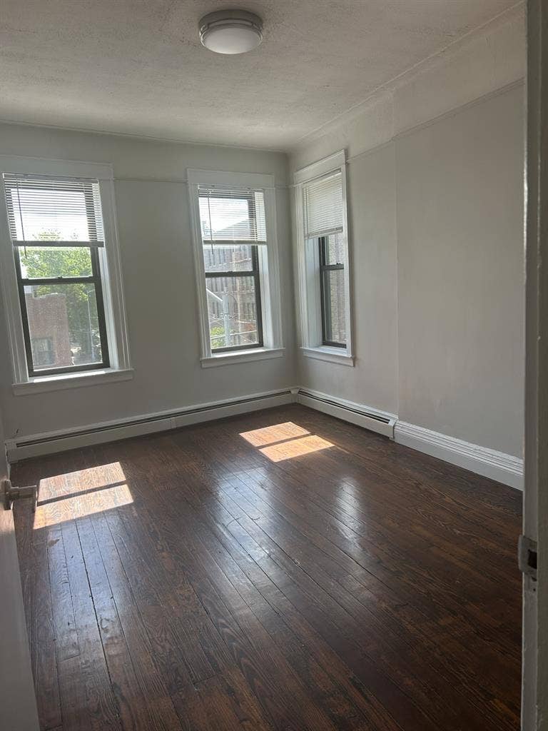 Room in Ridgewood