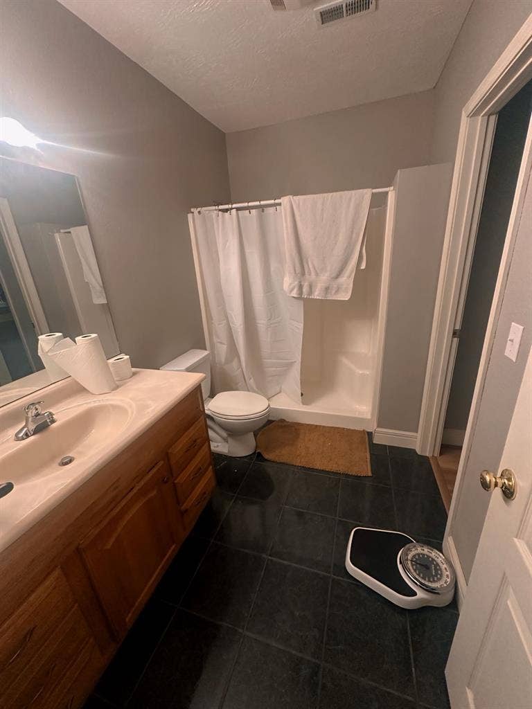Room for rent in South Springfield!