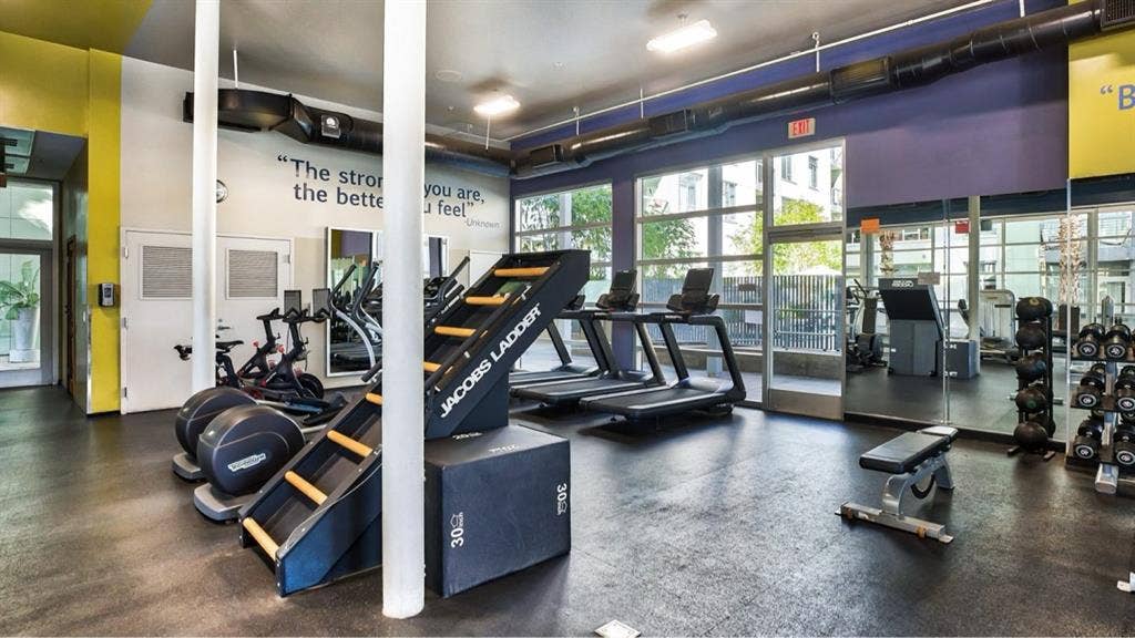 Spacious room w/walk in closet