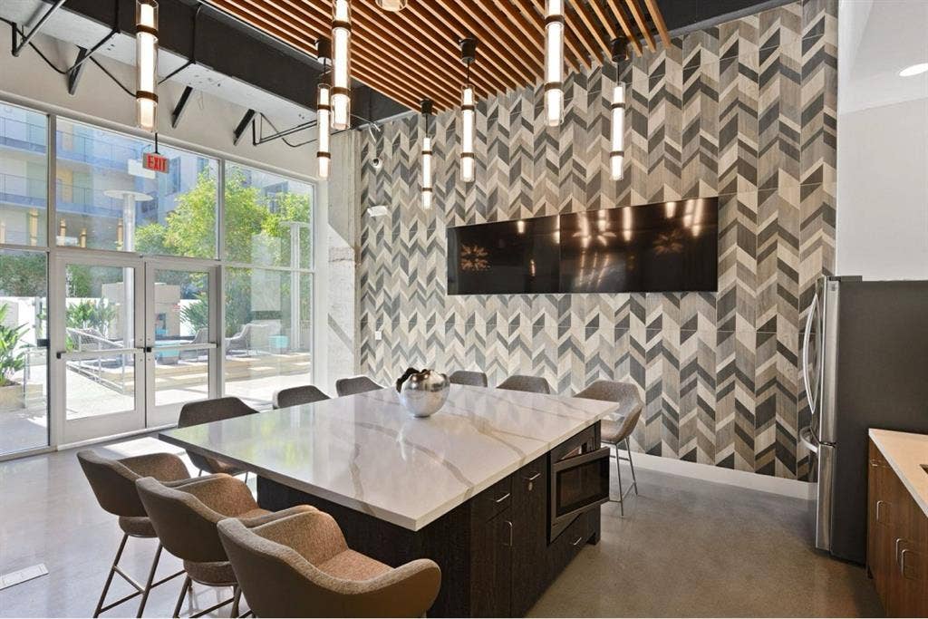 Spacious room w/walk in closet