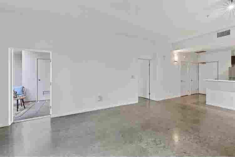 Spacious room w/walk in closet
