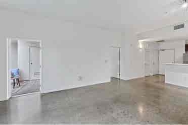 Spacious room w/walk in closet