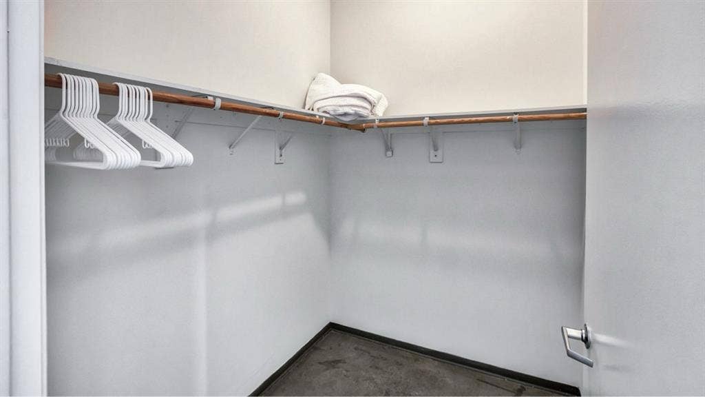 Spacious room w/walk in closet