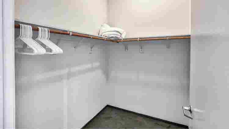 Spacious room w/walk in closet