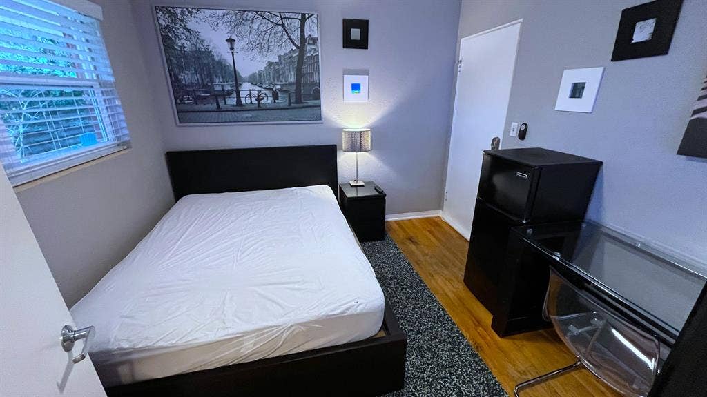 Furnished Room everything included