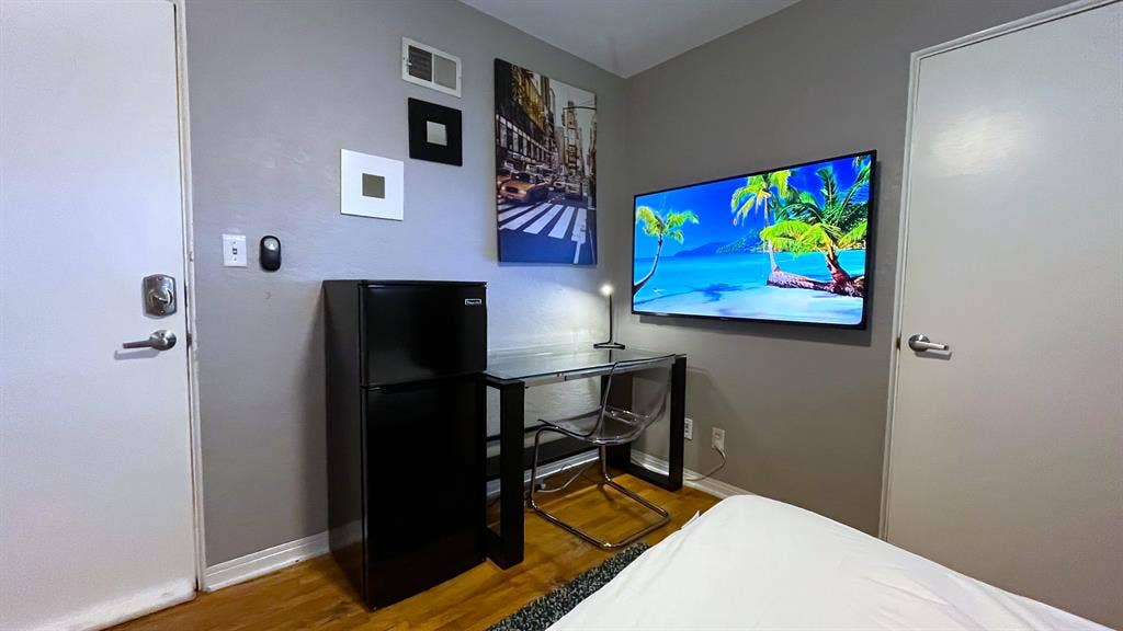 Furnished Room everything included