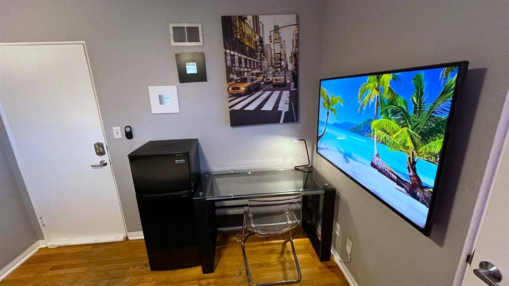 Furnished Room everything included