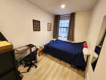 ✨Spacious Room in Midtown South✨