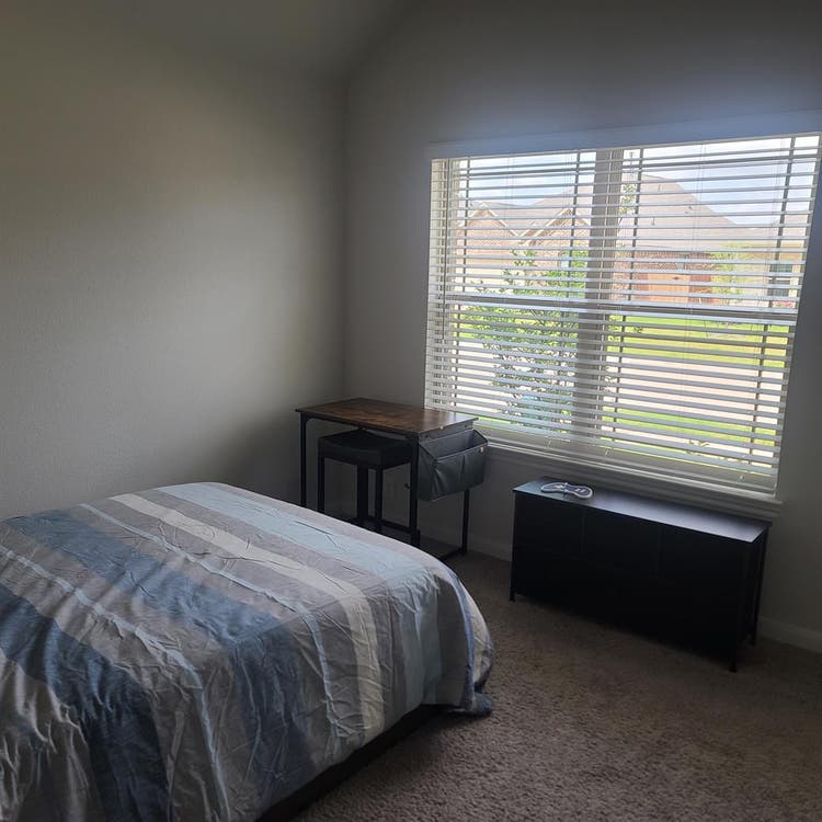 Roommate wanted! Utilities included