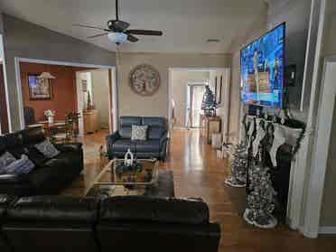Furnished room with one resident