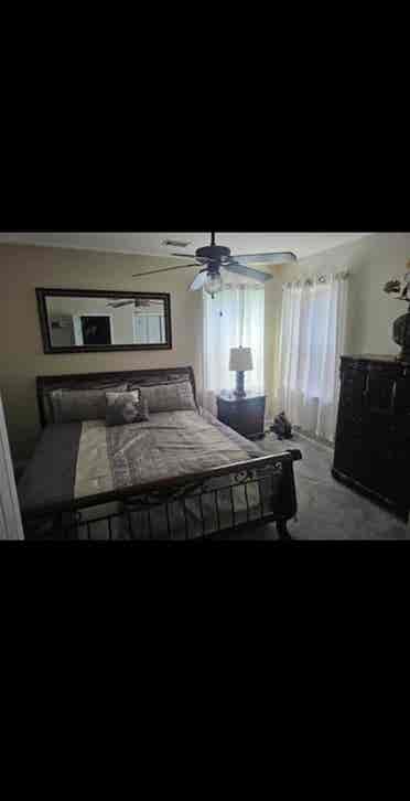 Furnished room with one resident