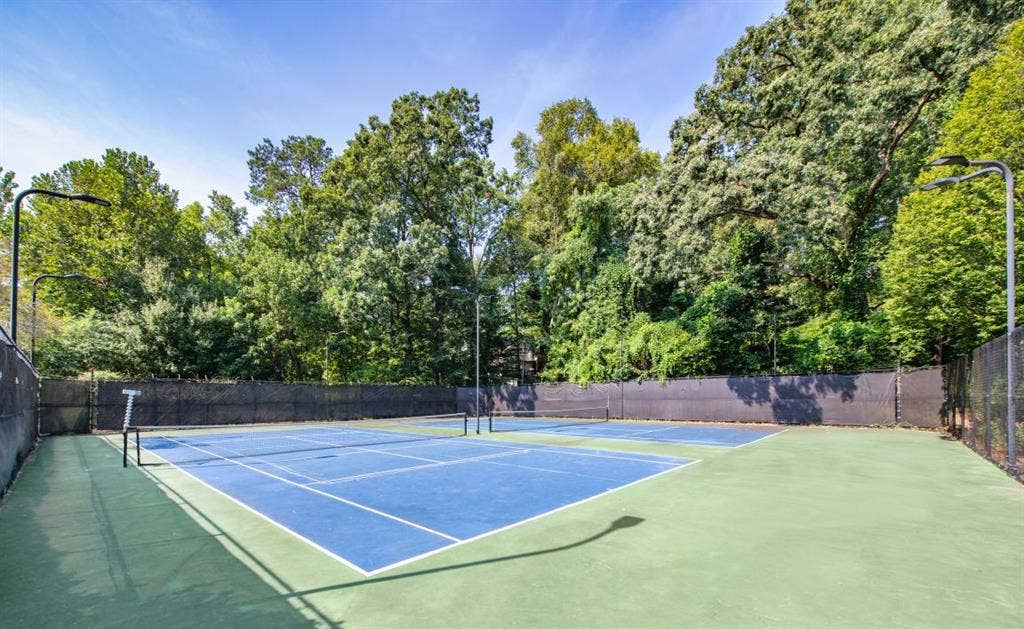 Looking for a roommate in a b