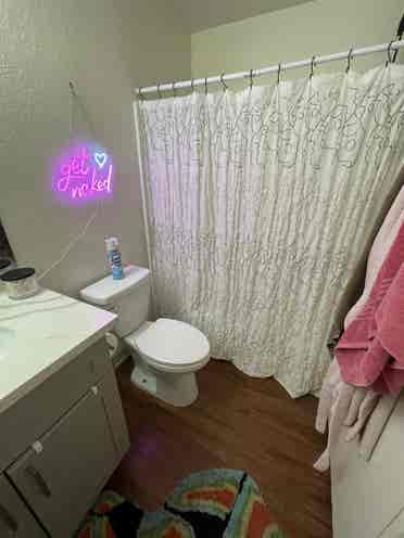 Room Available in Cozy 2BR Oasis!