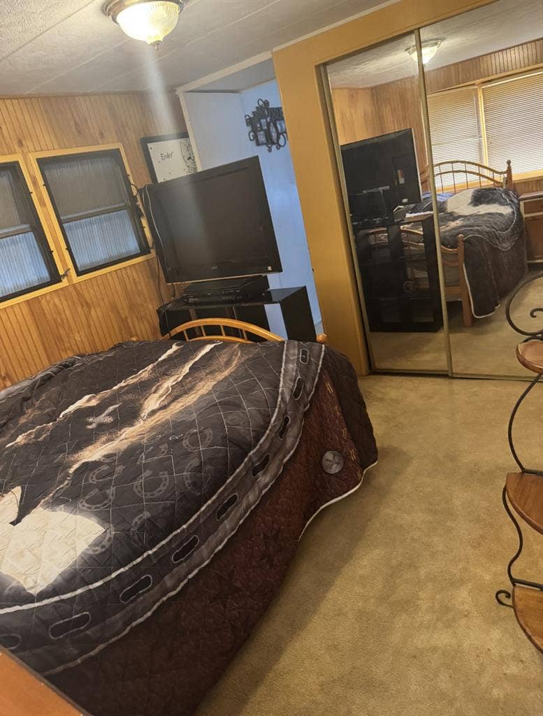 $
for room to rent.