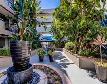 Private BD & BTH in Penthouse